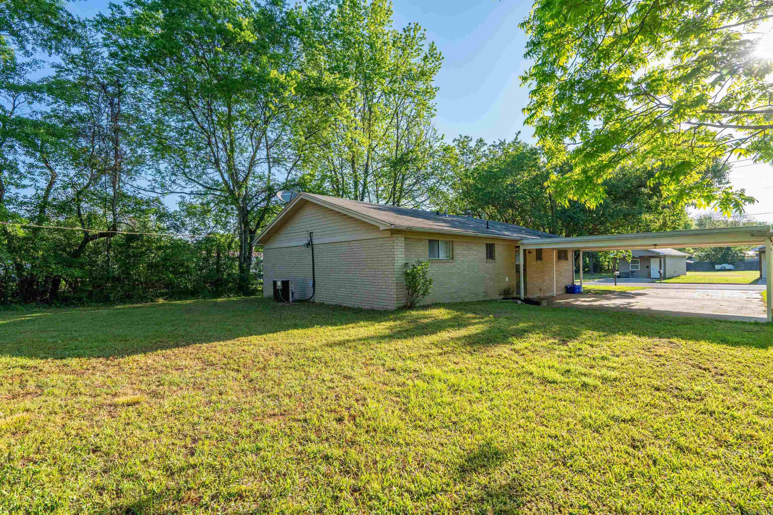 Great starter home or could be a investment property for rental! Located just minutes from Ouachita Baptist University and Henderson University. Near I30 and DeGray Lake in Arkadelphia AR. Home is 3 bedroom,1 1/2 Bath, HVAC nice level lot. Call today for appointment!
