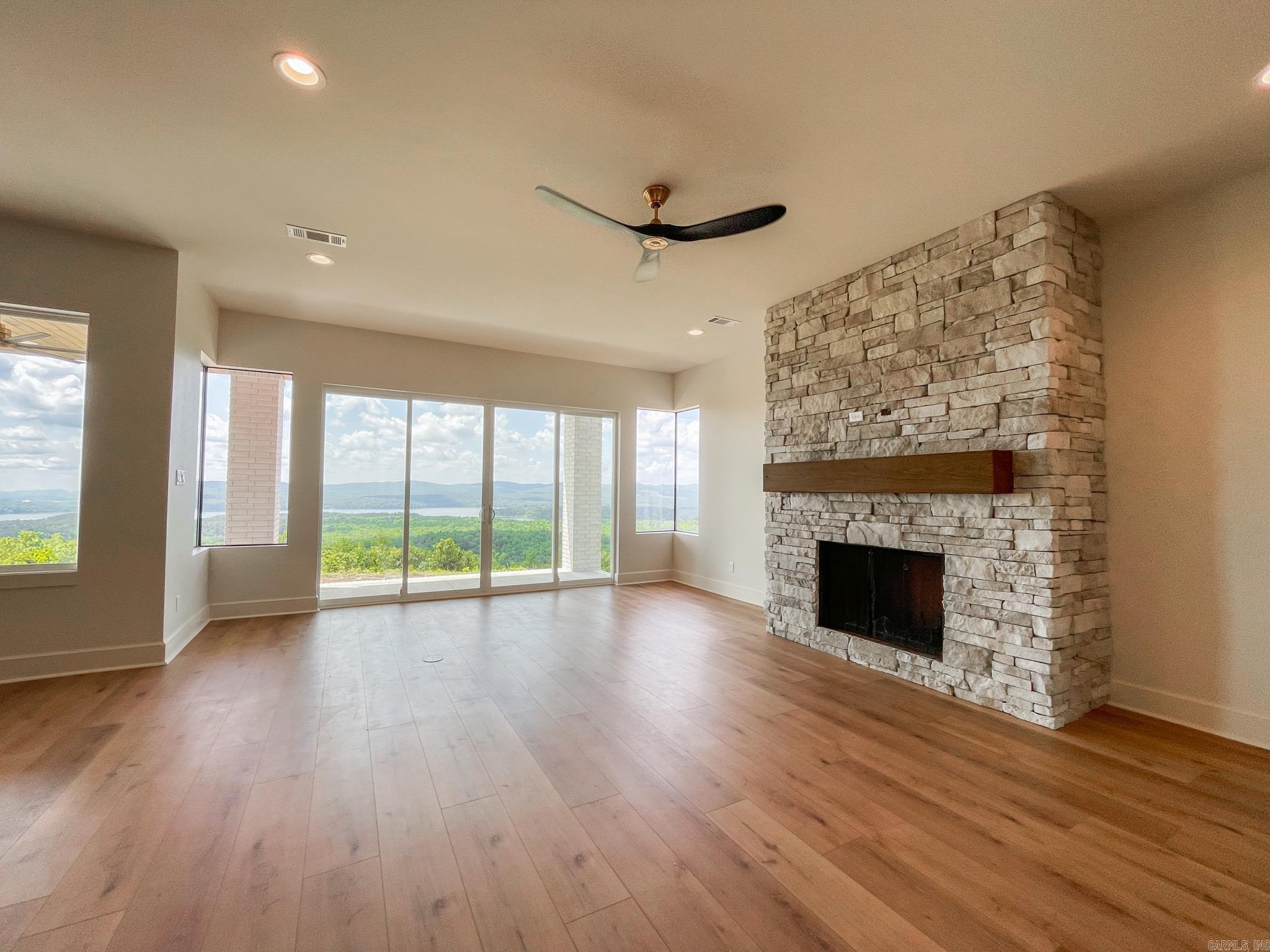 LAKEVIEW WEST - Residential