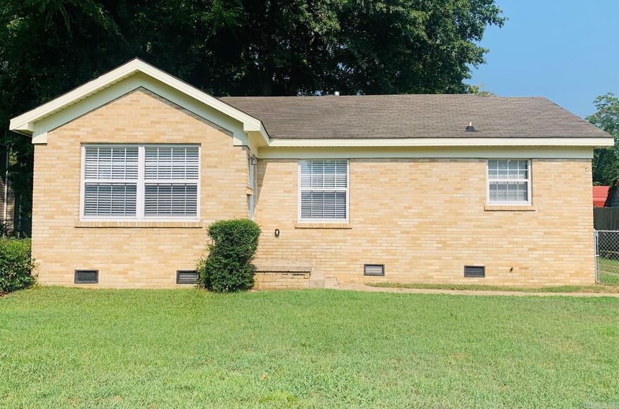 Make this your new home with new flooring through out the house.Quaint home on a quiet tree lined street. The house has been freshly painted and you'll love the fenced in back yard. Easy access to the downtown river market area and located close to neighborhood grocery. Located a few blocks from Childrens Hospital and I630. Call or text to schedule your viewing.