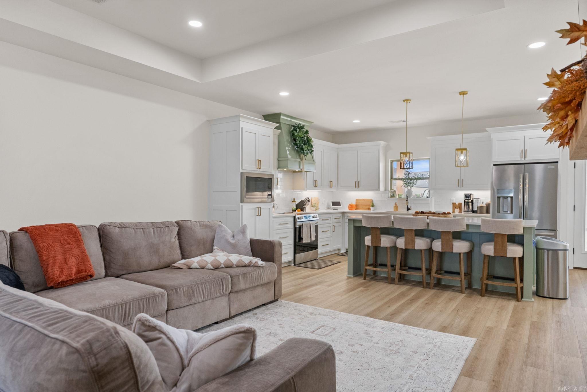 EAST MEADOW - Residential