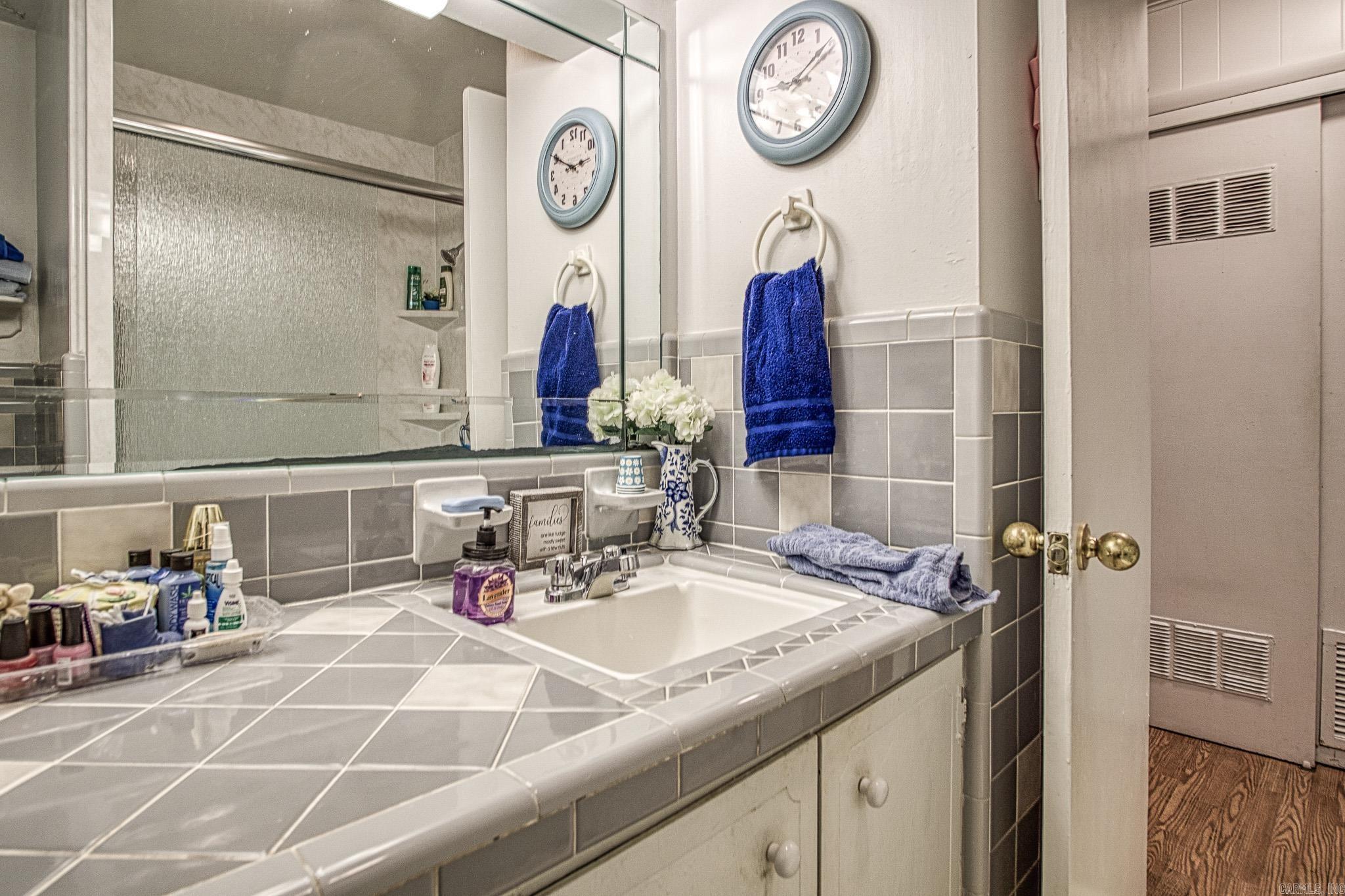 TROUTT - Residential