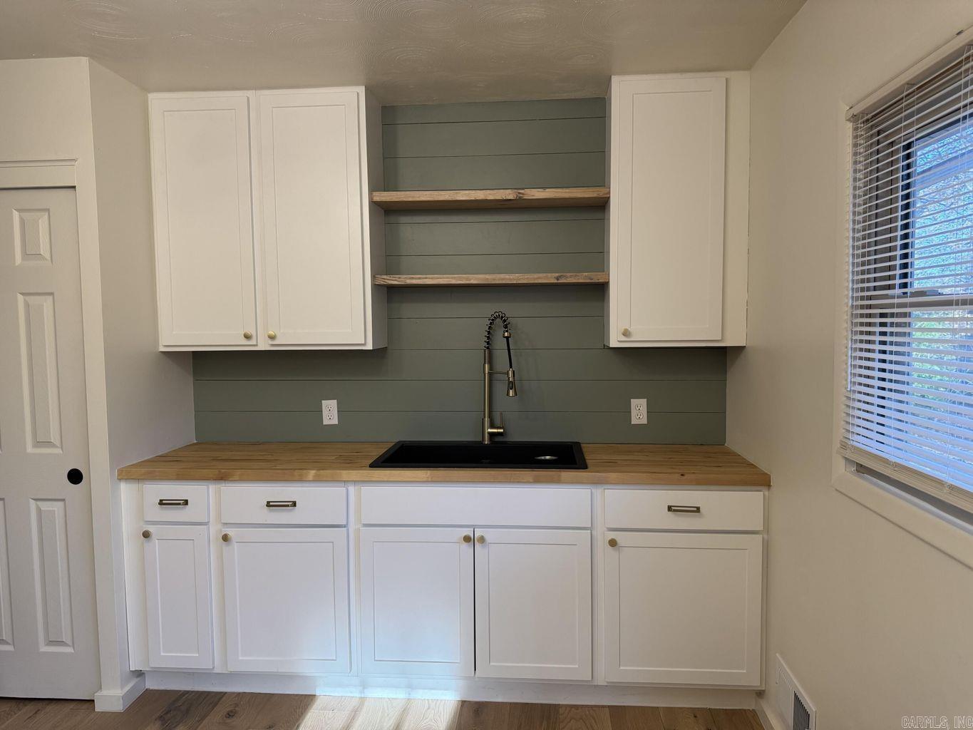 Dakota Second - Residential