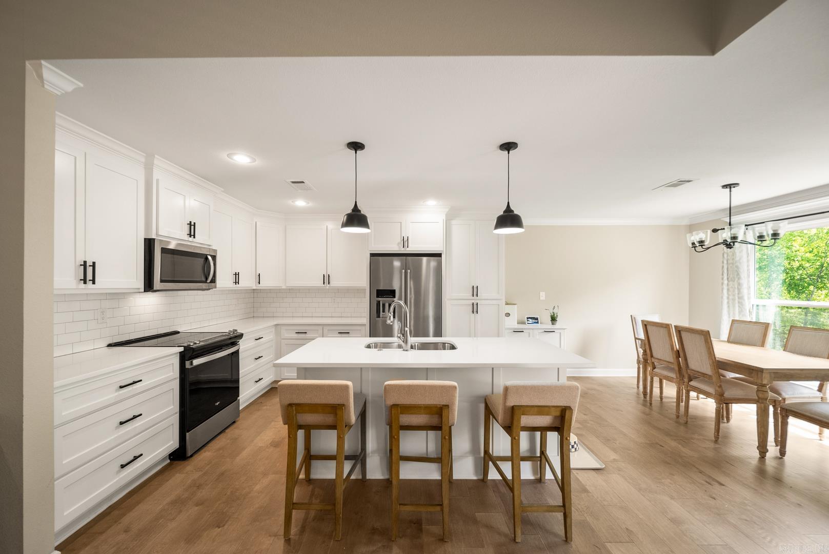 PINEWOOD ESTATES - Residential