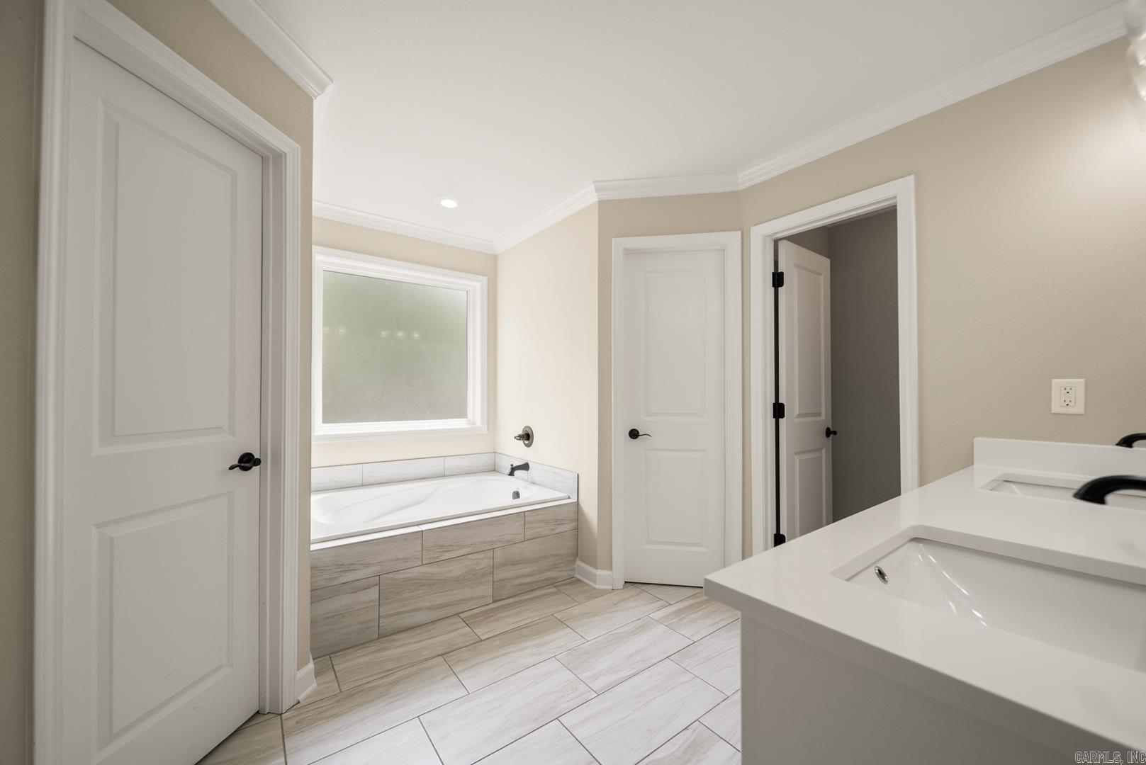 PINEWOOD ESTATES - Residential