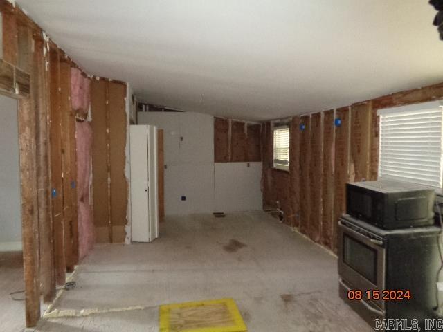 BEAUTIFUL LAKEVIEW - Residential