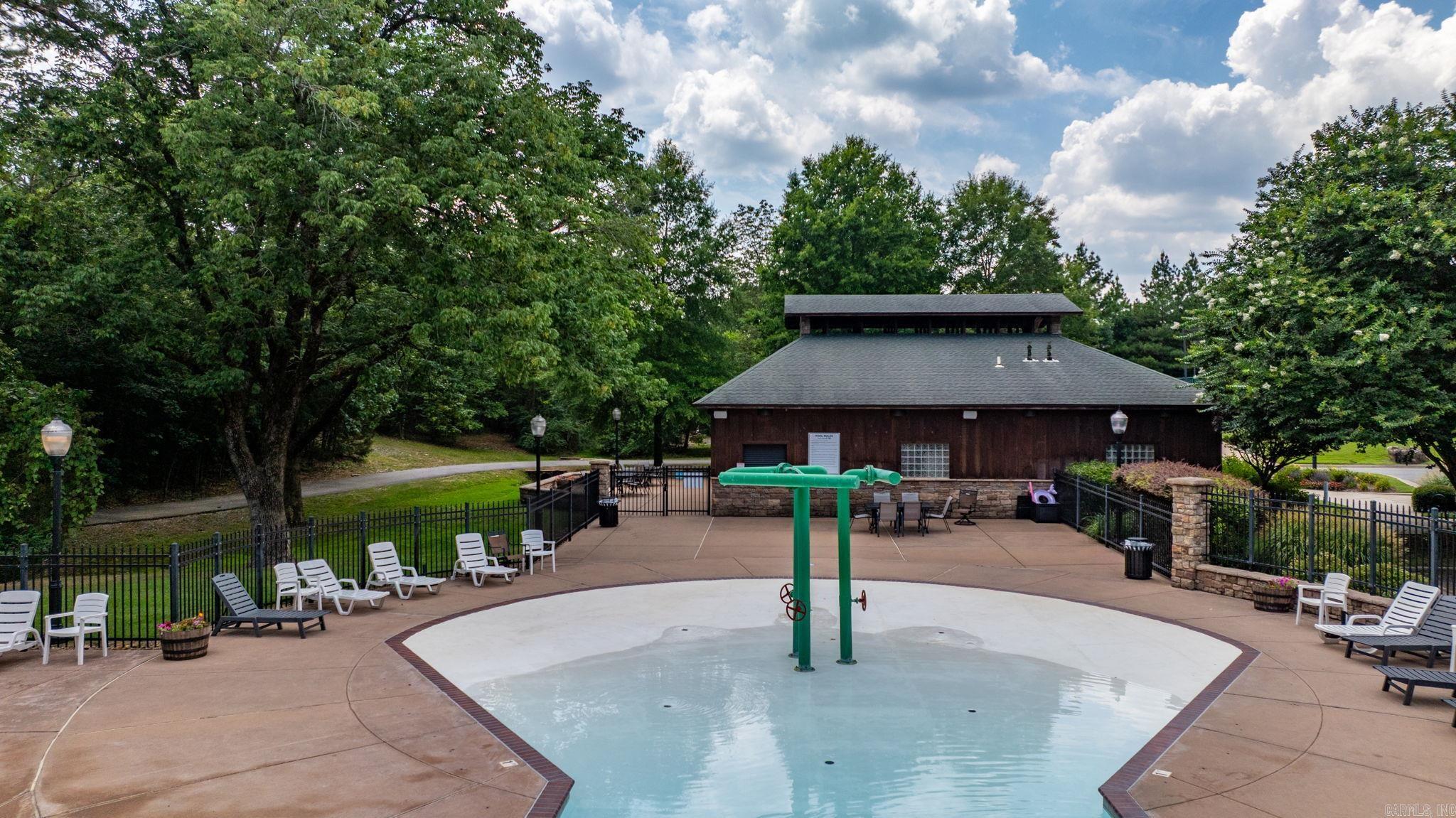 WOODLANDS EDGE - Residential