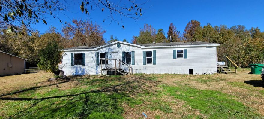 LOOKING FOR A GREAT FAMILY HOME TO RENT? COME TAKE A LOOK AT THIS ONE IT HAS HAD SOME UPDATES. THIS HOME IS ON A QUITE STREET WITH ROOM FOR THE KIDS TO PLAY. CALL TODAY TO SET UP YOUR PRIVATE TOUR.