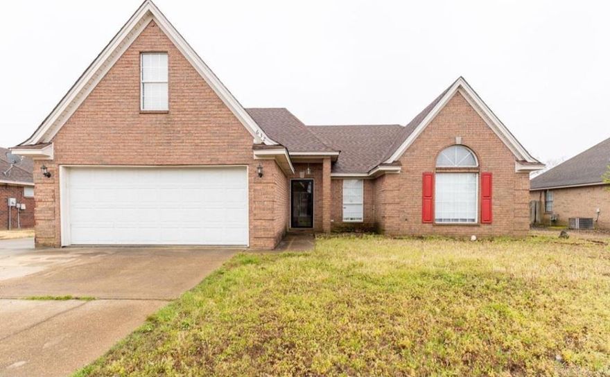 Beautiful home in Southern Oaks Subdivision! Open floor plan with fireplace. Split floor plan with Bonus Rm on 2nd level that could be game room or 4th bedroom. Enjoy sitting around the pool in this quiet neighborhood, close to I-55 and I-40 and only 10 minutes from Downtown Memphis.