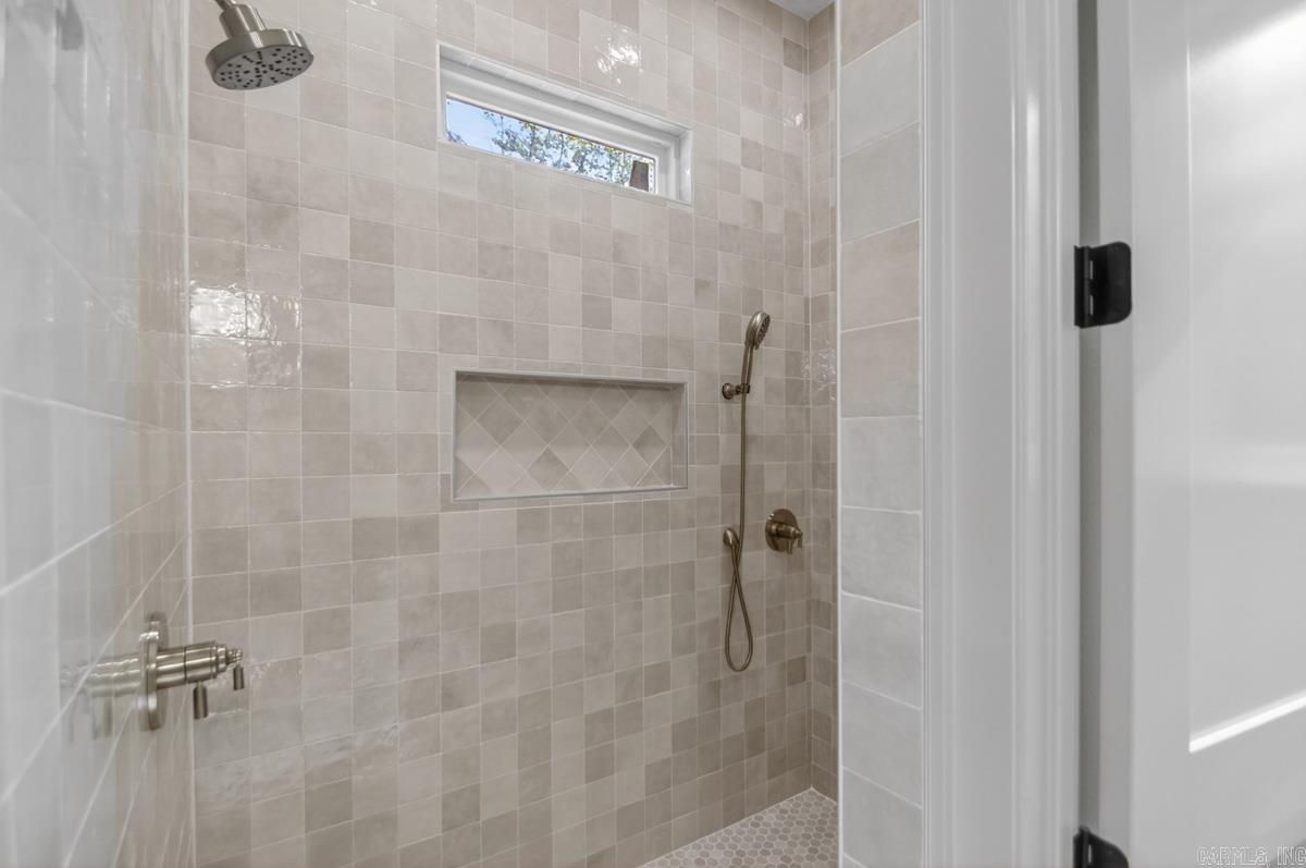 HAZEL OAK - Residential