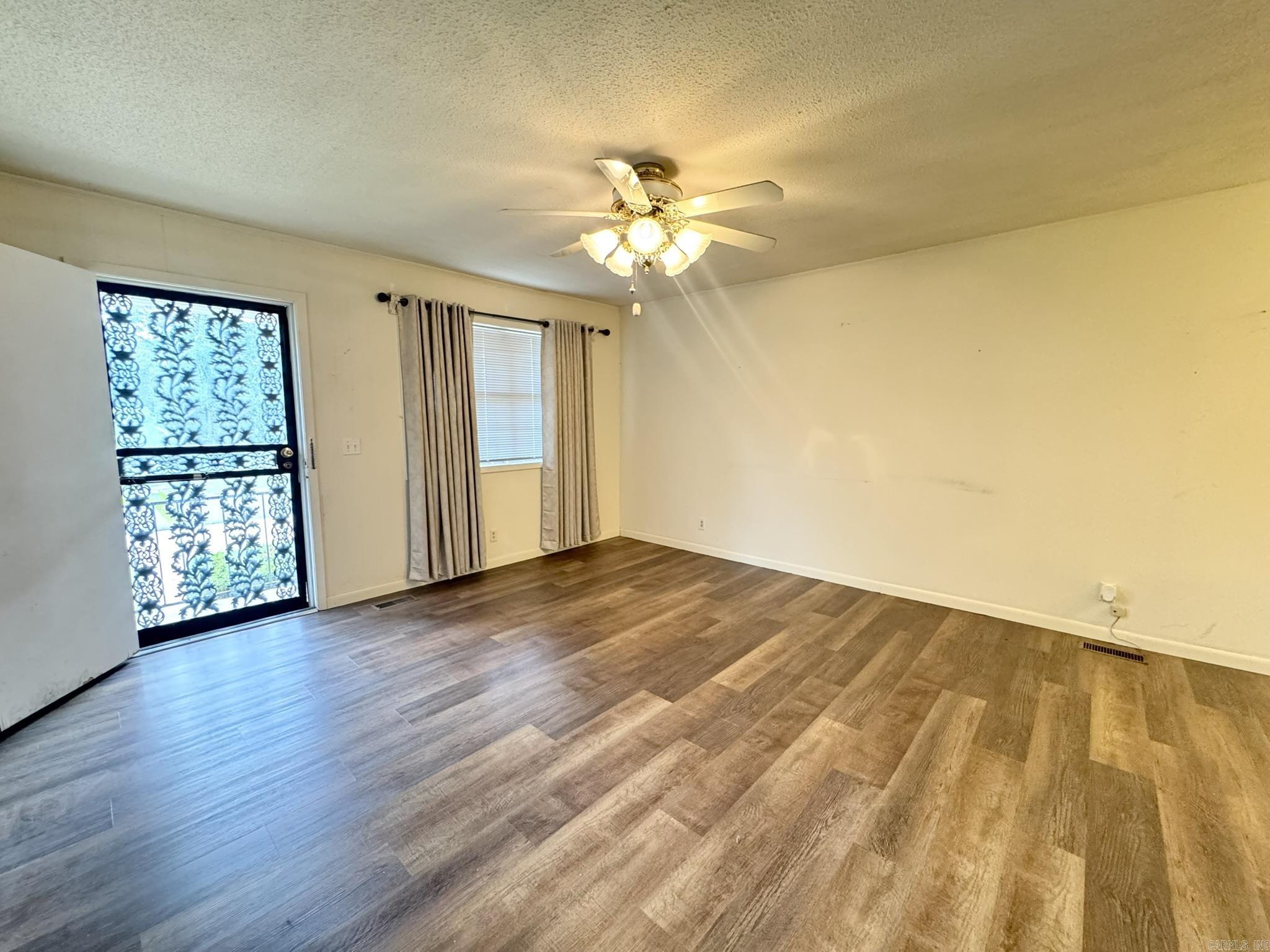 LANCASTER WESTERN - Residential