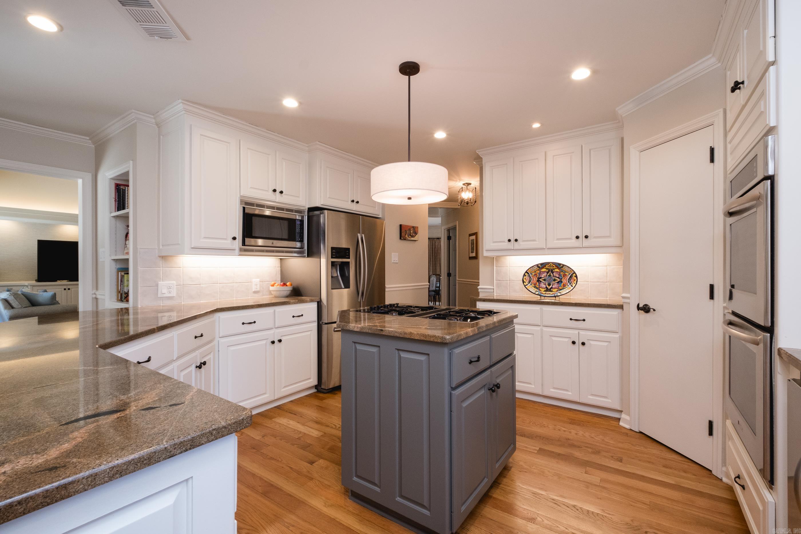 CHENAL VALLEY CHENAL CIRCLE - Residential