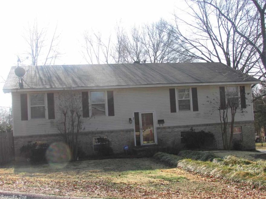 Family home with room to roam!! Bdrms up and down! Updated Kitchen w/new stove and Vent a hood in 2014. Den with FP. Huge office/bonus room down and spacious master bdrm with private bath. New cabinets installed 2011 in Mast and Bonus room. New Deck in 2010, over looks private yard. Easy access to interstate and Med Center. Shopping close by. New Sprinkler System in 2013  installed in front and back yards. SF taken from old appraisal- not measured. This home has  is priced to sell! VACANT but appt necessary