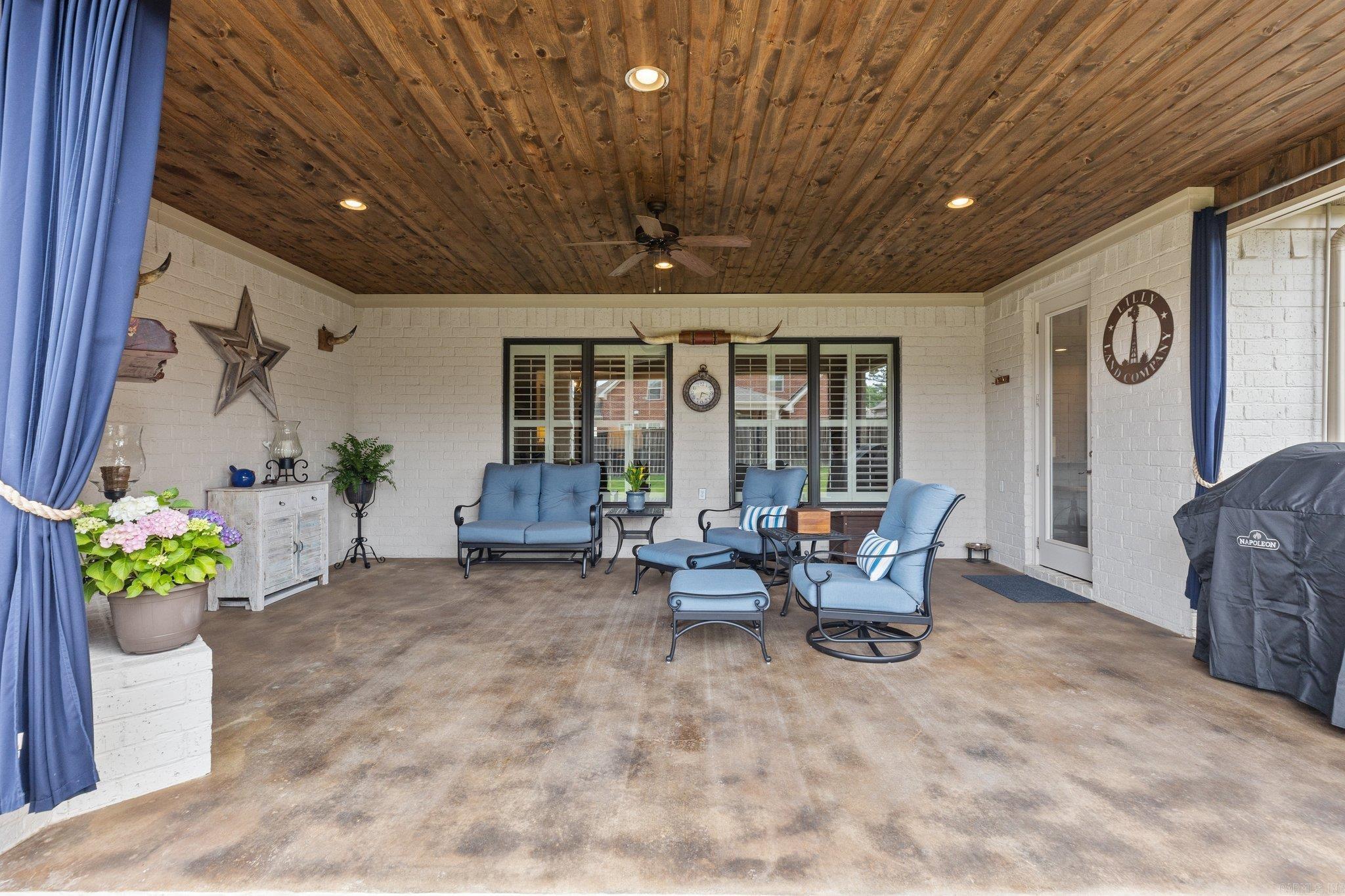 CHENAL VALLEY "MIRABEL COURT" - Residential