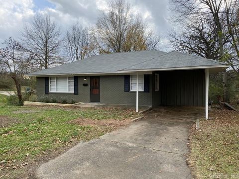 Photo of 4607 W 11th St, Little Rock, AR 72204 (MLS # 26006708)