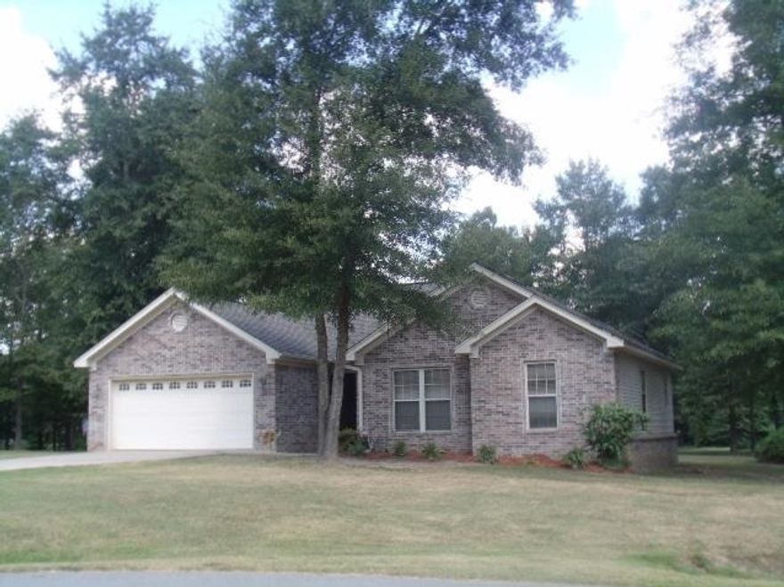 Welcome home to the country! This 4 bedroom beauty sits on 1.41 acres in the East End Community of Saline County. The open floor plan has a large great room with a fireplace, big dining area, & lots of room in the kitchen. The trim work is beautiful & there are tray ceilings in the great room & the master bedroom. The master bedroom suite has a large walk-in closet, Jacuzzi tub & separate shower. All of the bedrooms are large & have lots of closet space. Take a look at all the pictures...it's beautiful!