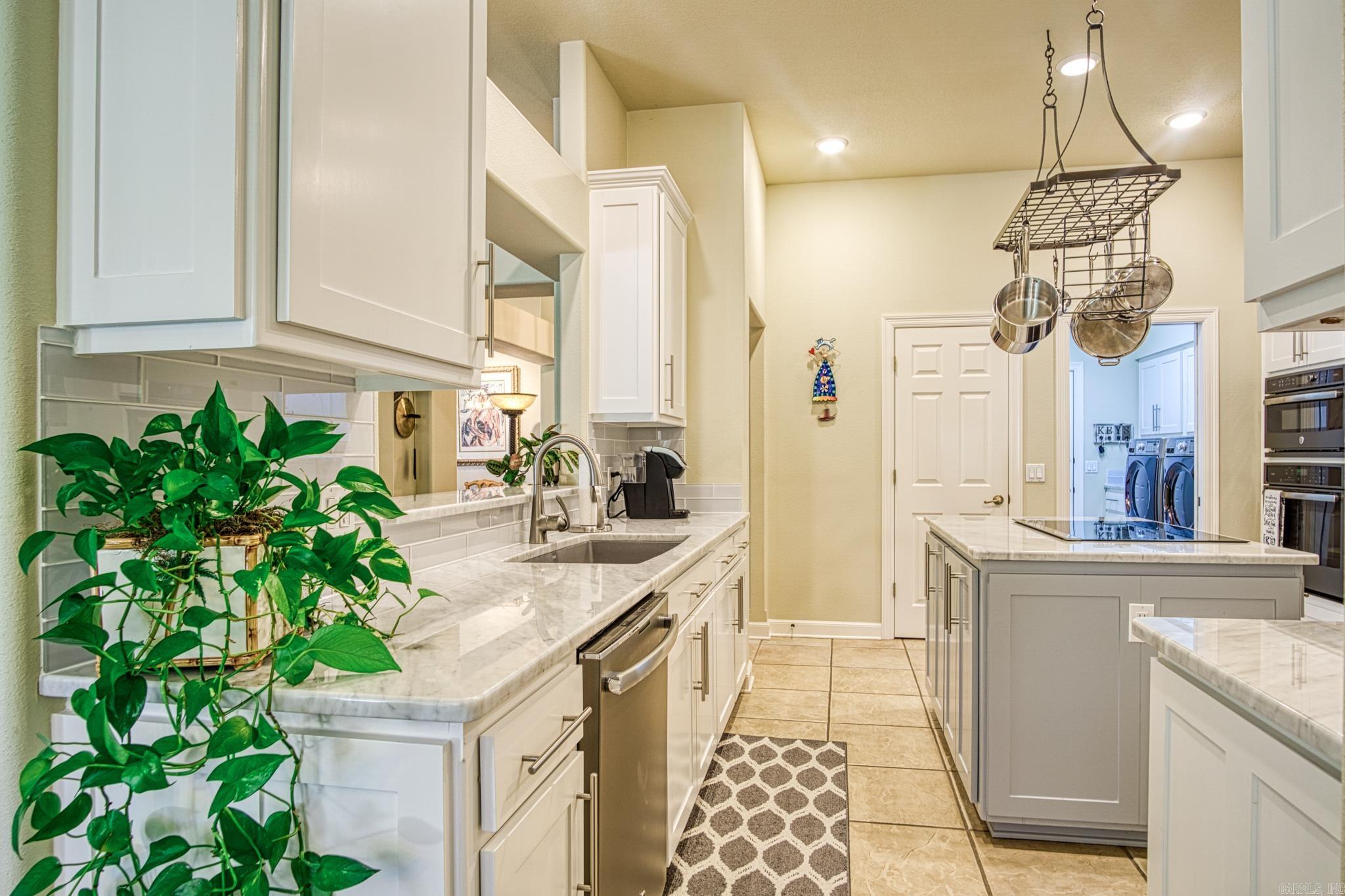 ISABELLA COURTS - Residential