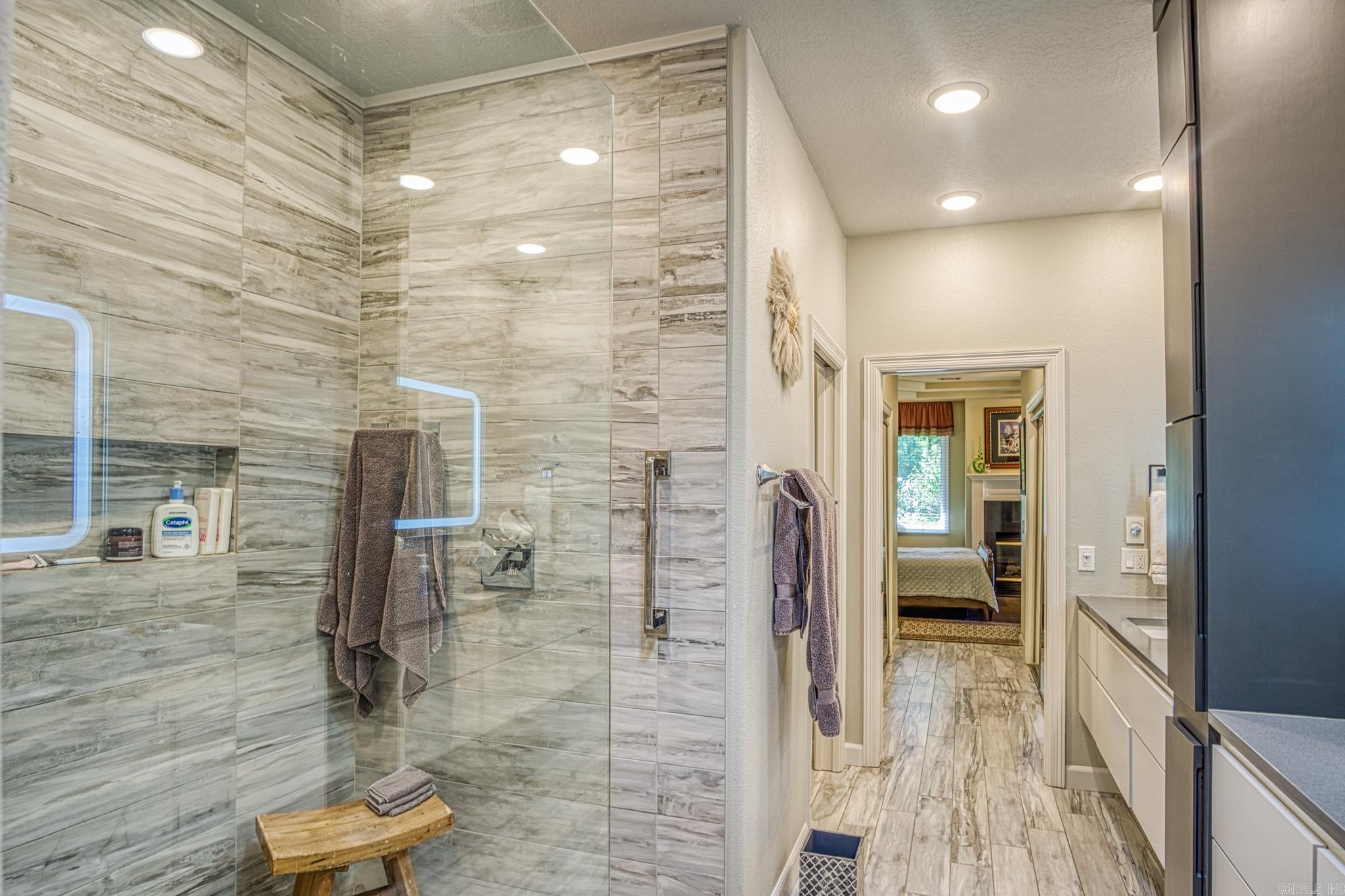 ISABELLA COURTS - Residential