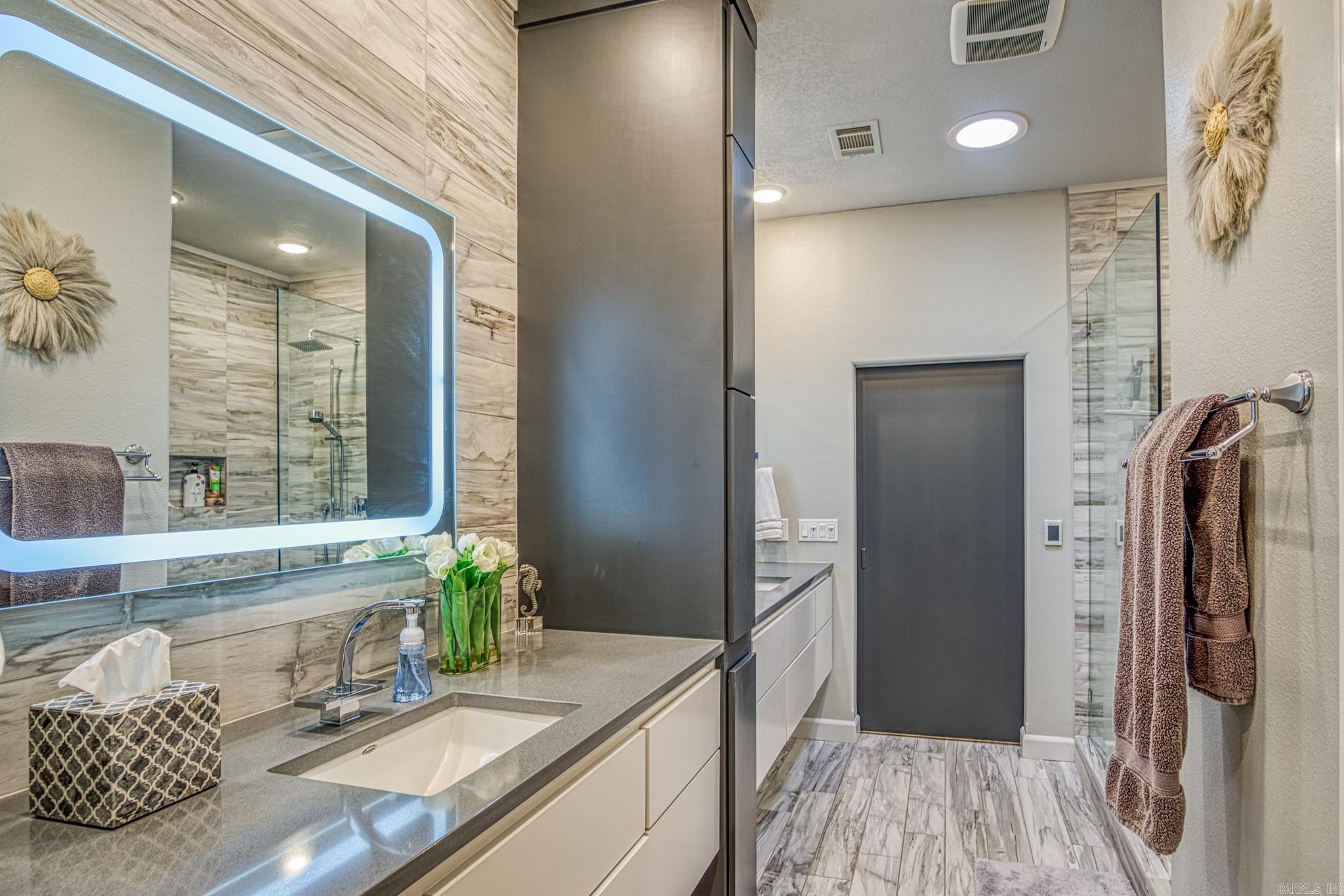 ISABELLA COURTS - Residential