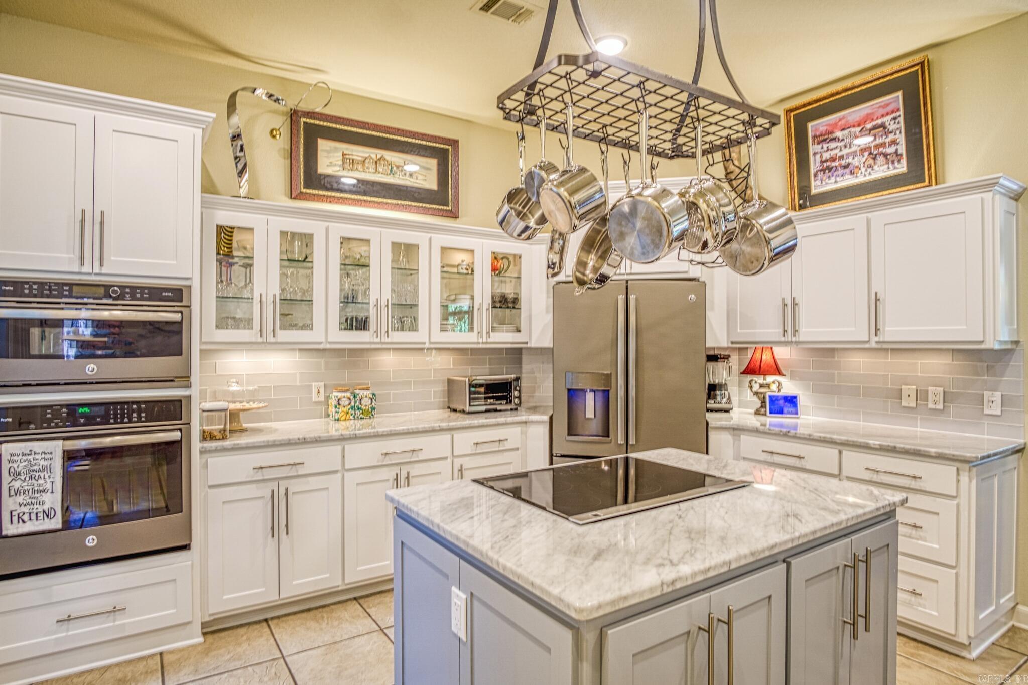 ISABELLA COURTS - Residential