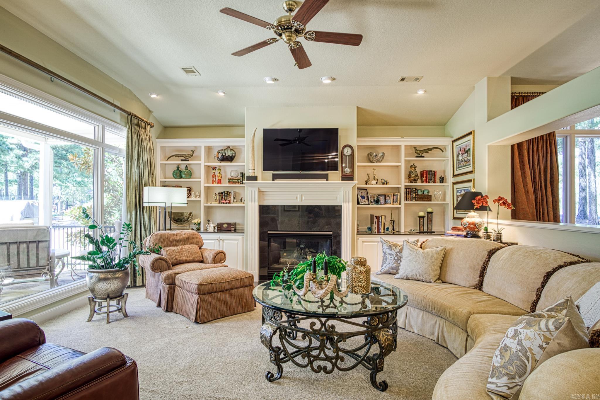 ISABELLA COURTS - Residential