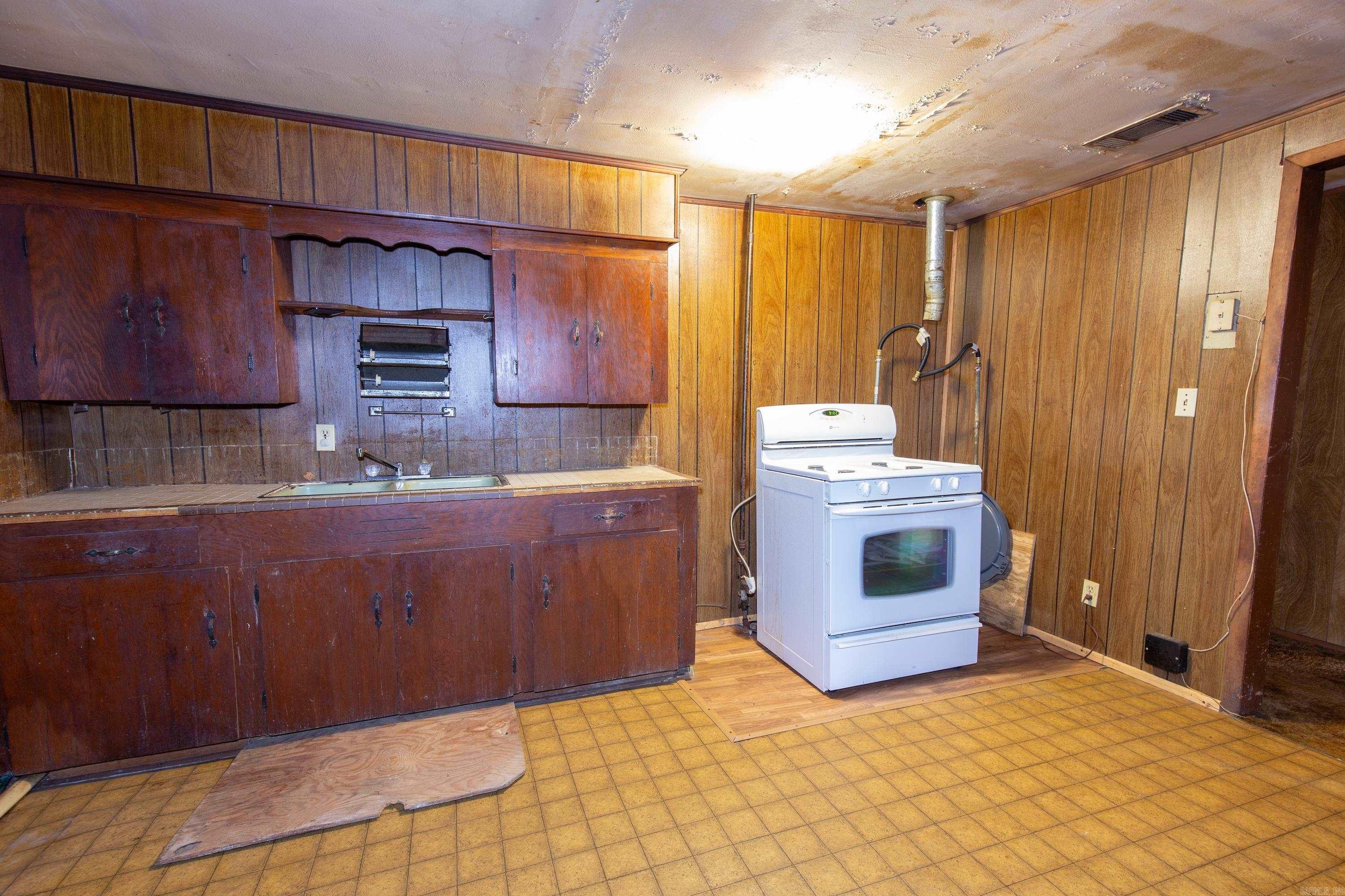 HENRYS EST TO JACK - Residential