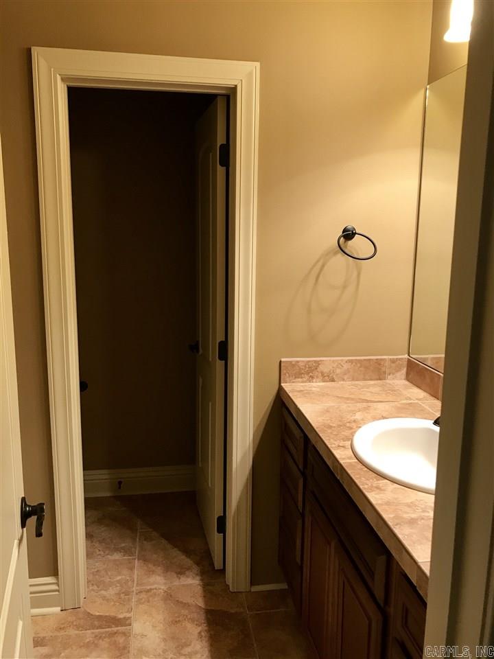 COUNTRY CLUB OF ARK THE - Residential Lease