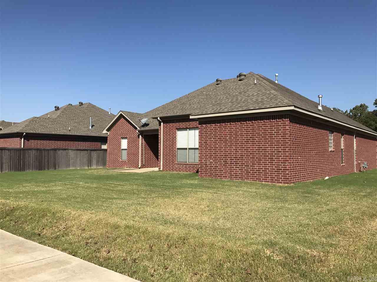 COUNTRY CLUB OF ARK THE - Residential Lease