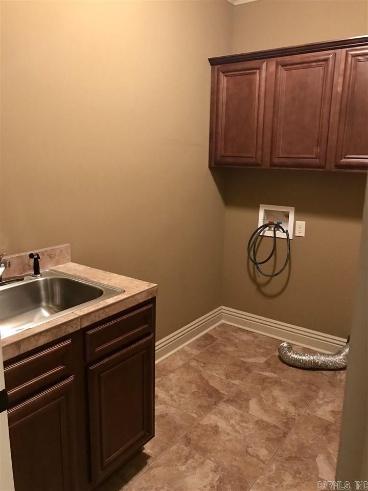 COUNTRY CLUB OF ARK THE - Residential Lease