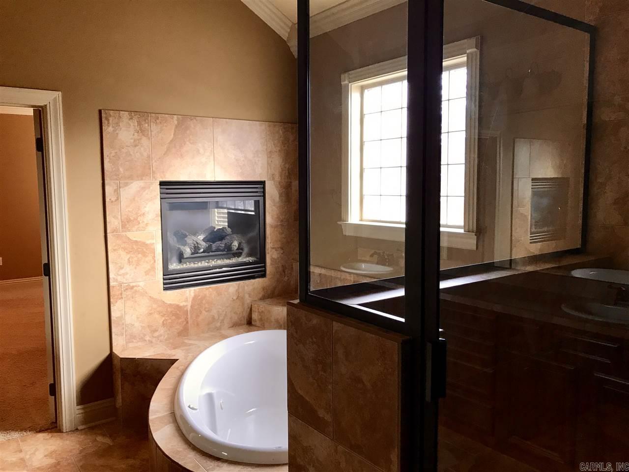 COUNTRY CLUB OF ARK THE - Residential Lease