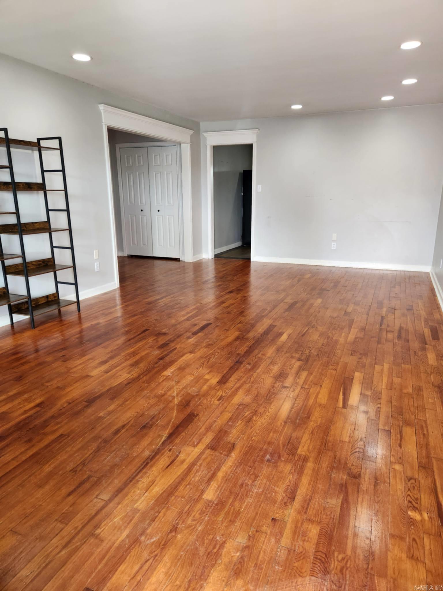 TROUTT - Residential