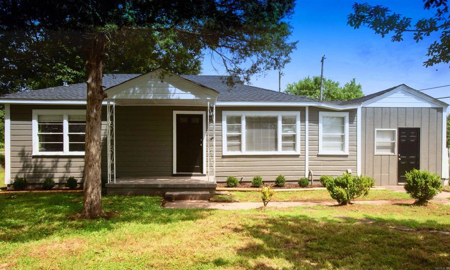 Cute 3bd/1ba with 1245 sq ft in North Little Rock that is waiting for you to call home. Nice yard space perfect for anyone with kids or pets. This property is managed by Hoffman Team so beware of scammers - we will never ask you to Cashapp us money. The lease for this property is for 18 months to 2 years with a 3% increase after the first year. Income must be 3x the amount of rent per month unless you have a housing voucher.