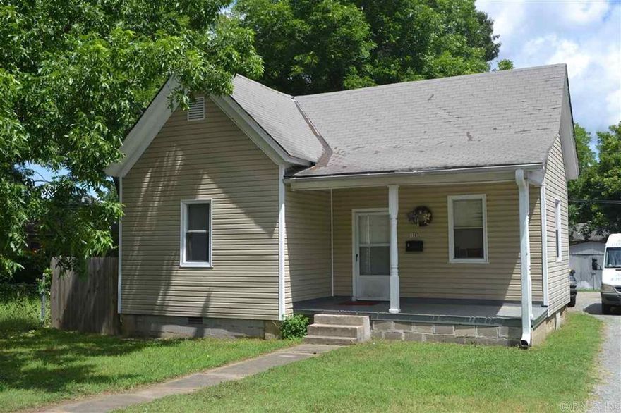 INVESTOR SPECIAL! Two Houses and one duplex. Three of the four units are currently rented. Updated roofs and HVACS on some units see agent remarks for details.  1305 W 15th Lower unit (Agents Read Remarks) is the only unit currently available to view. Owners will schedule a showing for the rented units upon an accepted offer. Please do not disturb the tenants. Agents Schedule through ShowingTime.