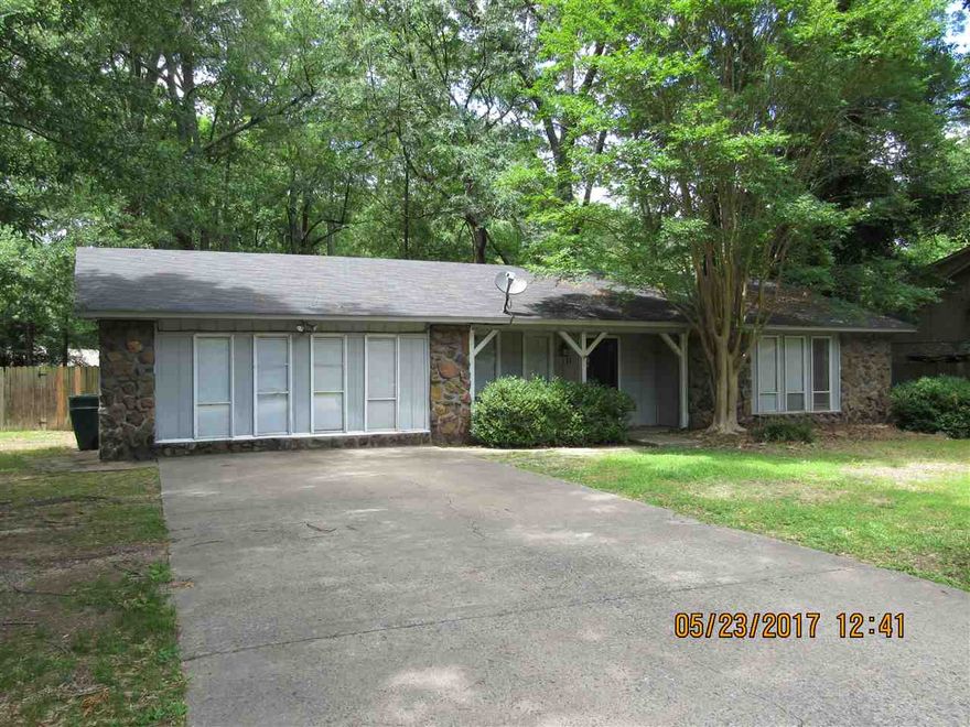 Established neighborhood, 3 large bedrooms, 2 oversized family rooms, separate office or formal living, large breakfast area, washer & dryer hook-ups, all kitchen appliances including refrigerator, fully fenced yard. Sorry, no pets.