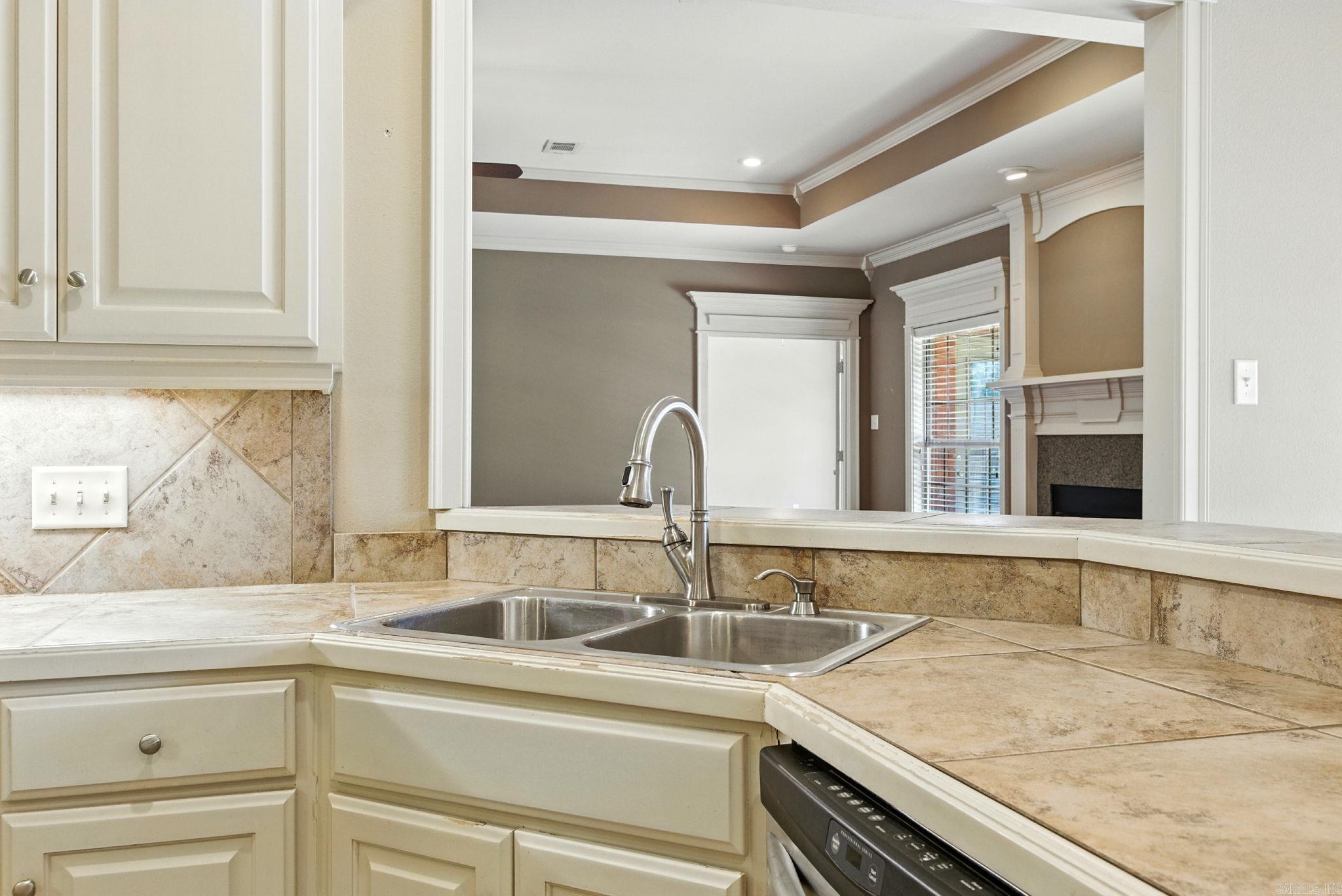 COUNTRY CLUB OF ARK THE - Residential