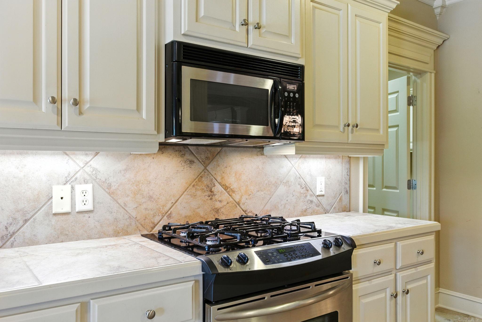 COUNTRY CLUB OF ARK THE - Residential