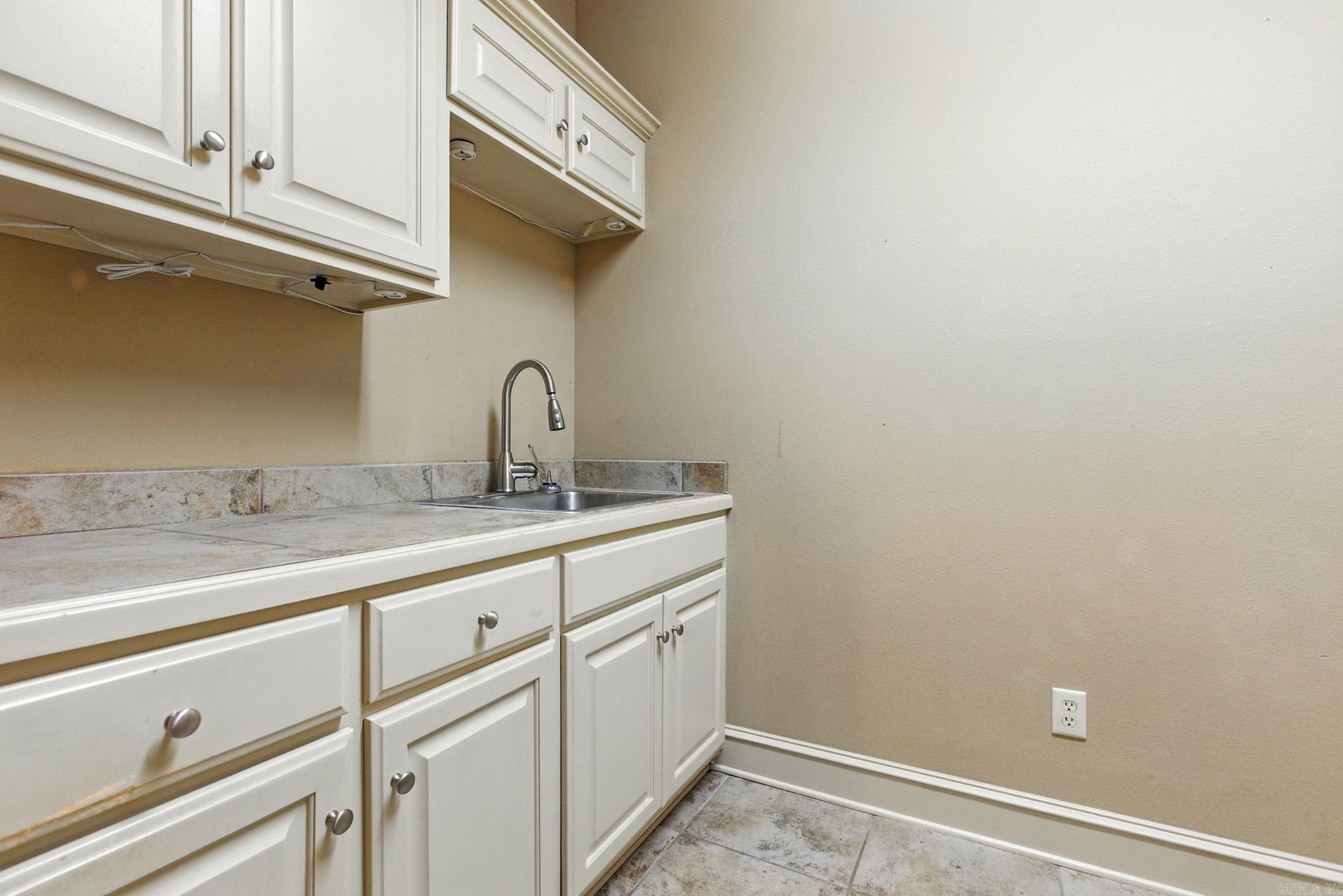 COUNTRY CLUB OF ARK THE - Residential