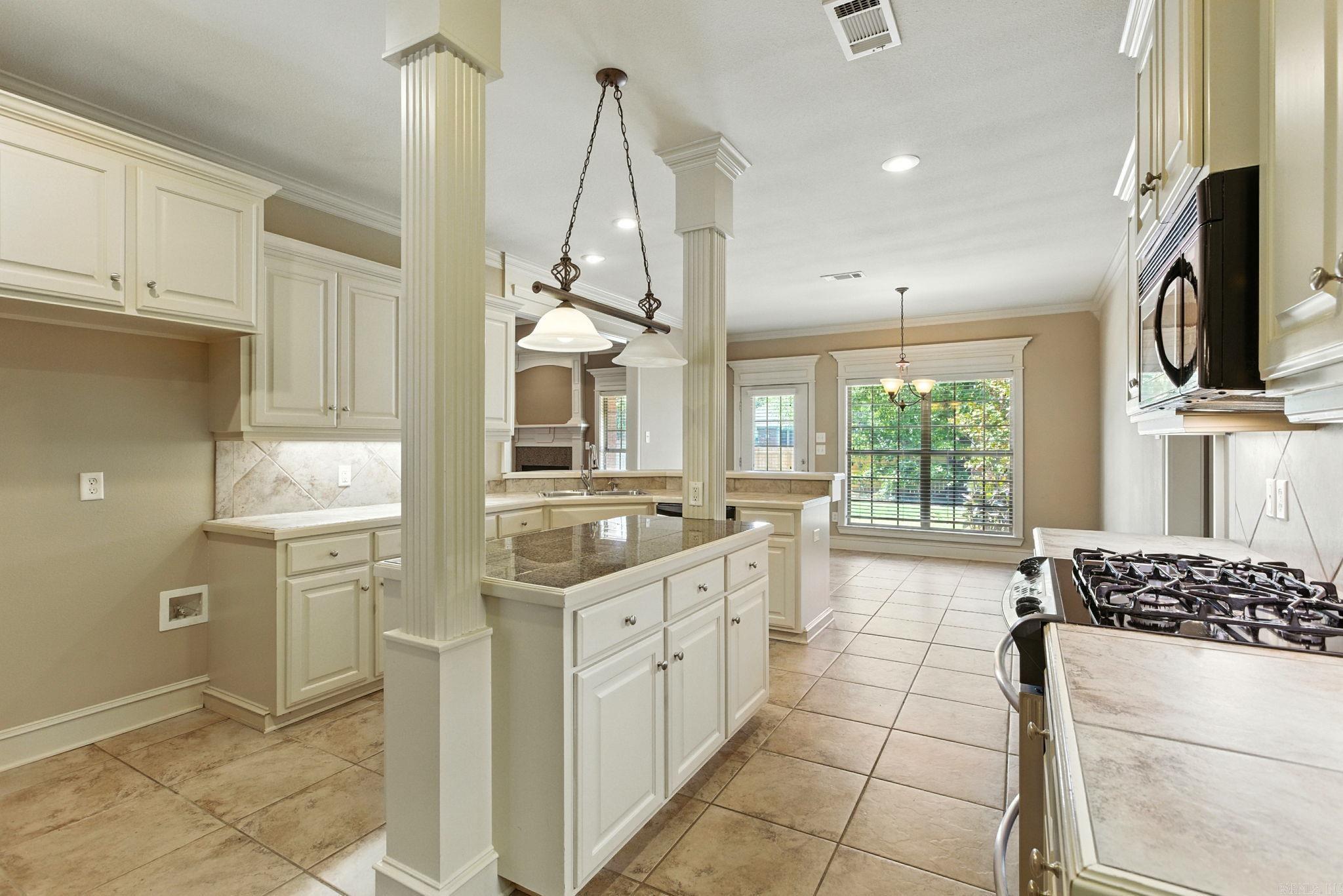 COUNTRY CLUB OF ARK THE - Residential