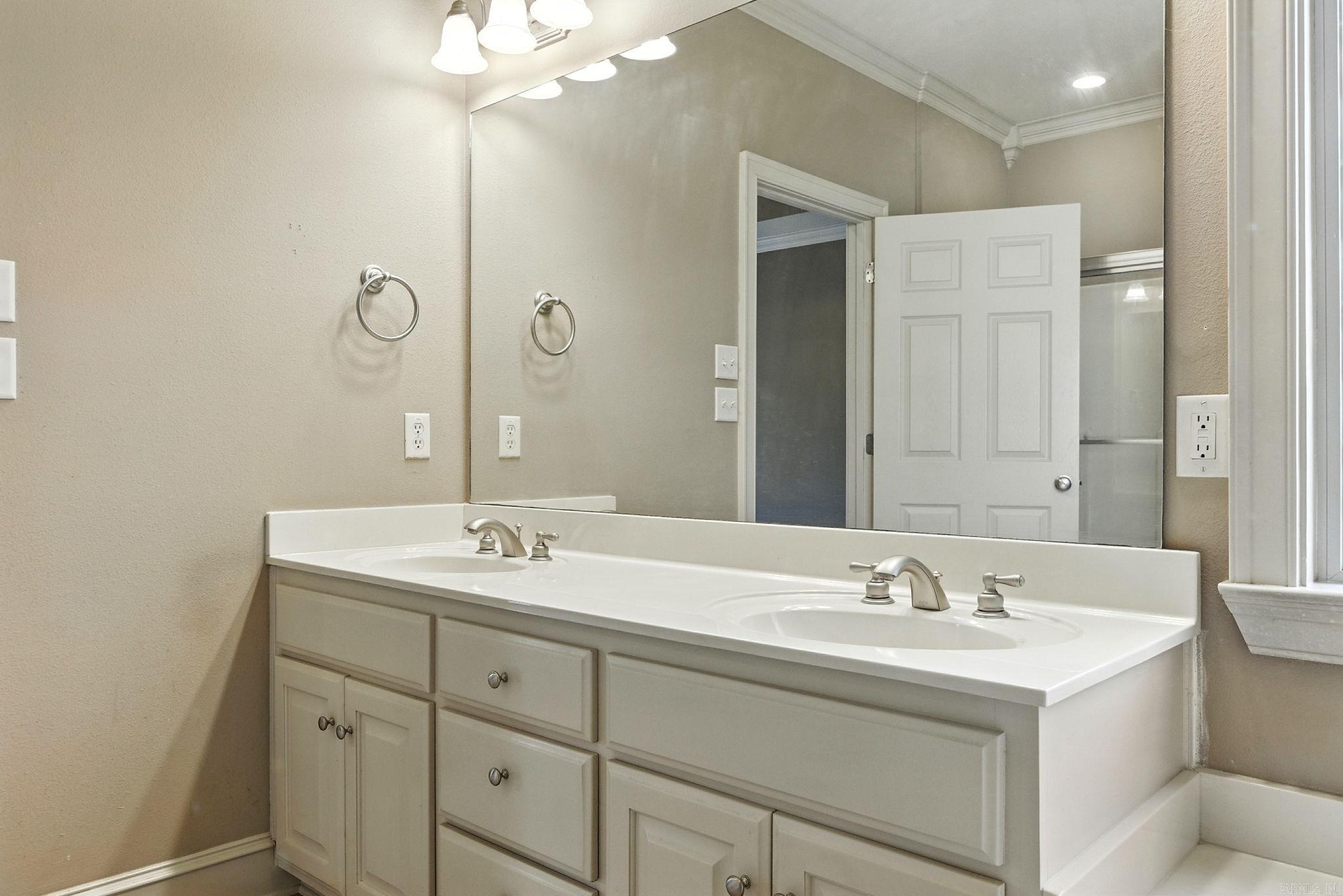 COUNTRY CLUB OF ARK THE - Residential