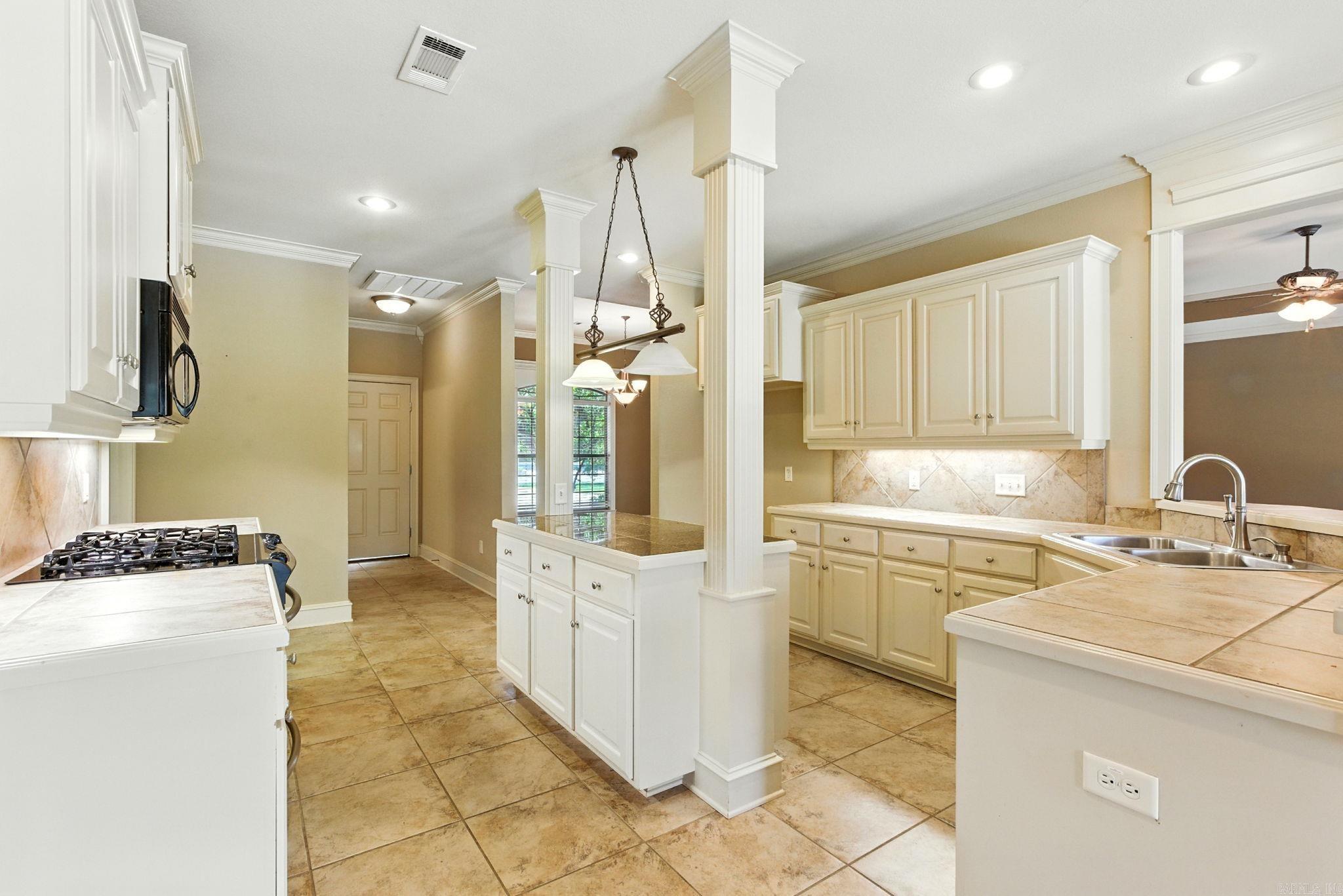 COUNTRY CLUB OF ARK THE - Residential