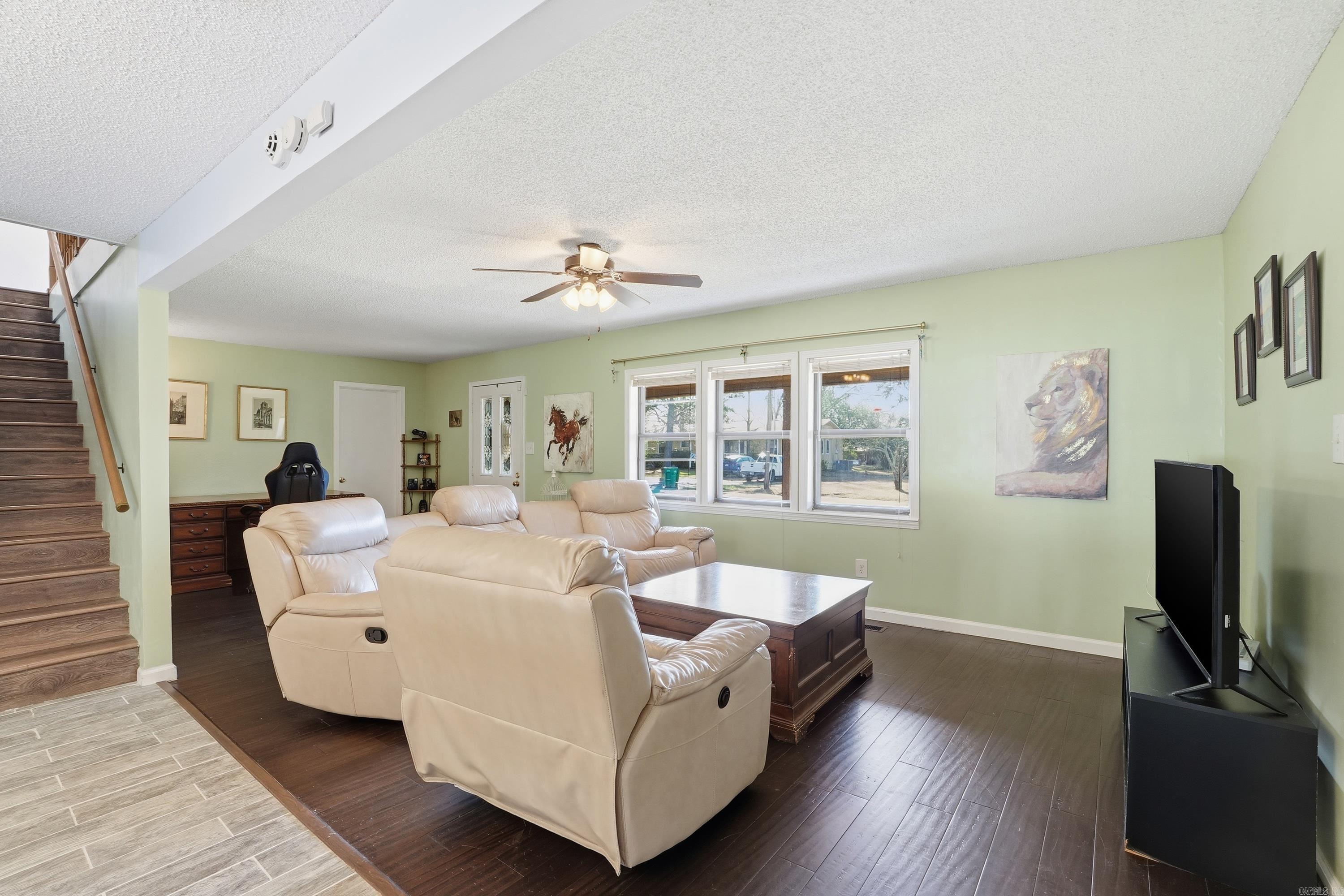 LONE PINE - Residential