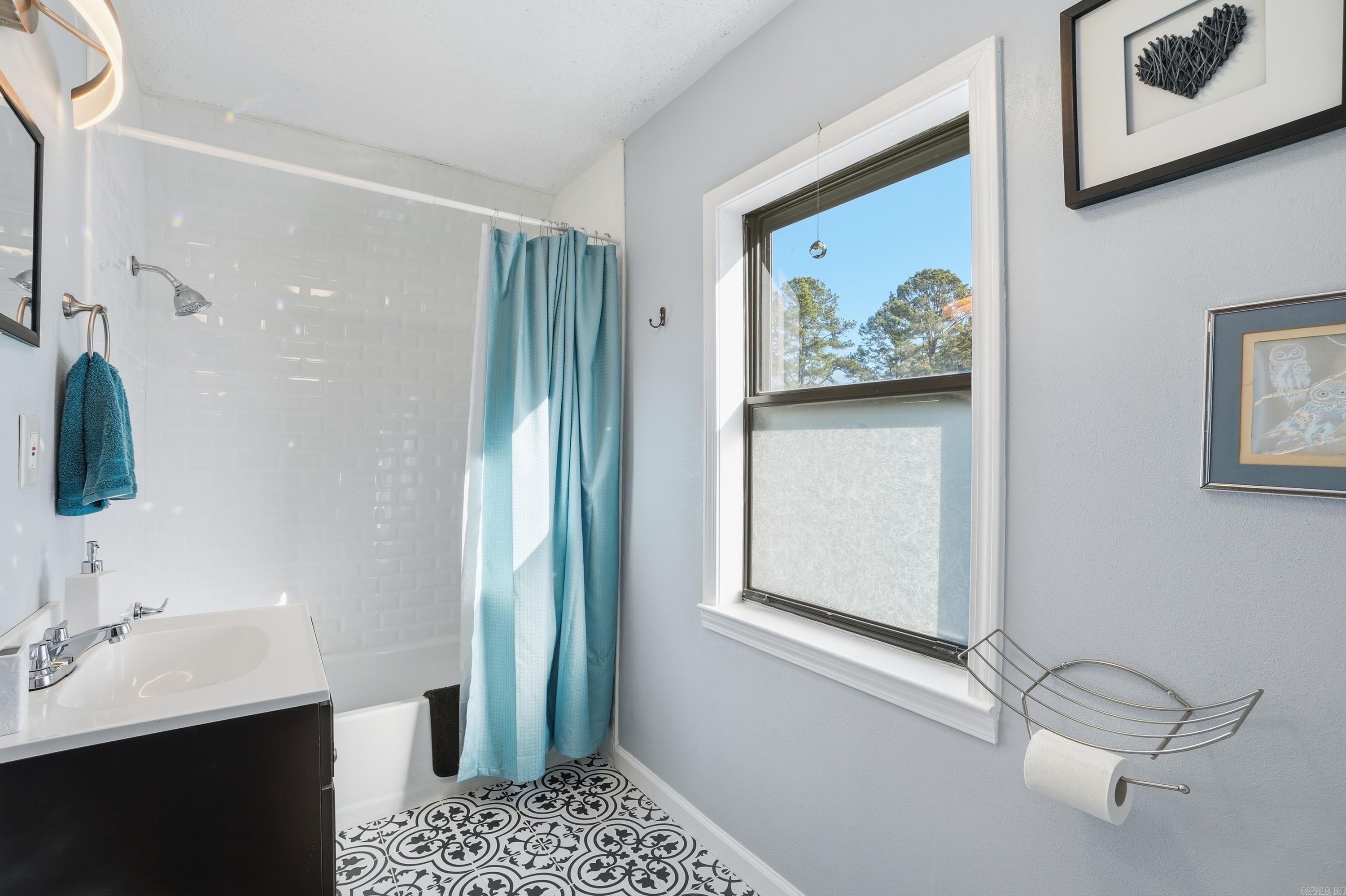 LONE PINE - Residential