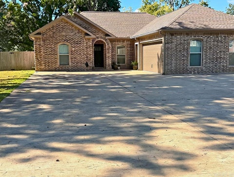 Photo of 200 S Holt Avenue, Tuckerman, AR 72473 (MLS # 26042177)