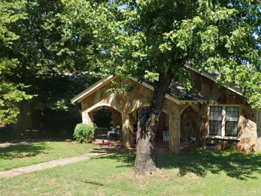 Nicely updated home located in downtown Searcy. See agents remarks.