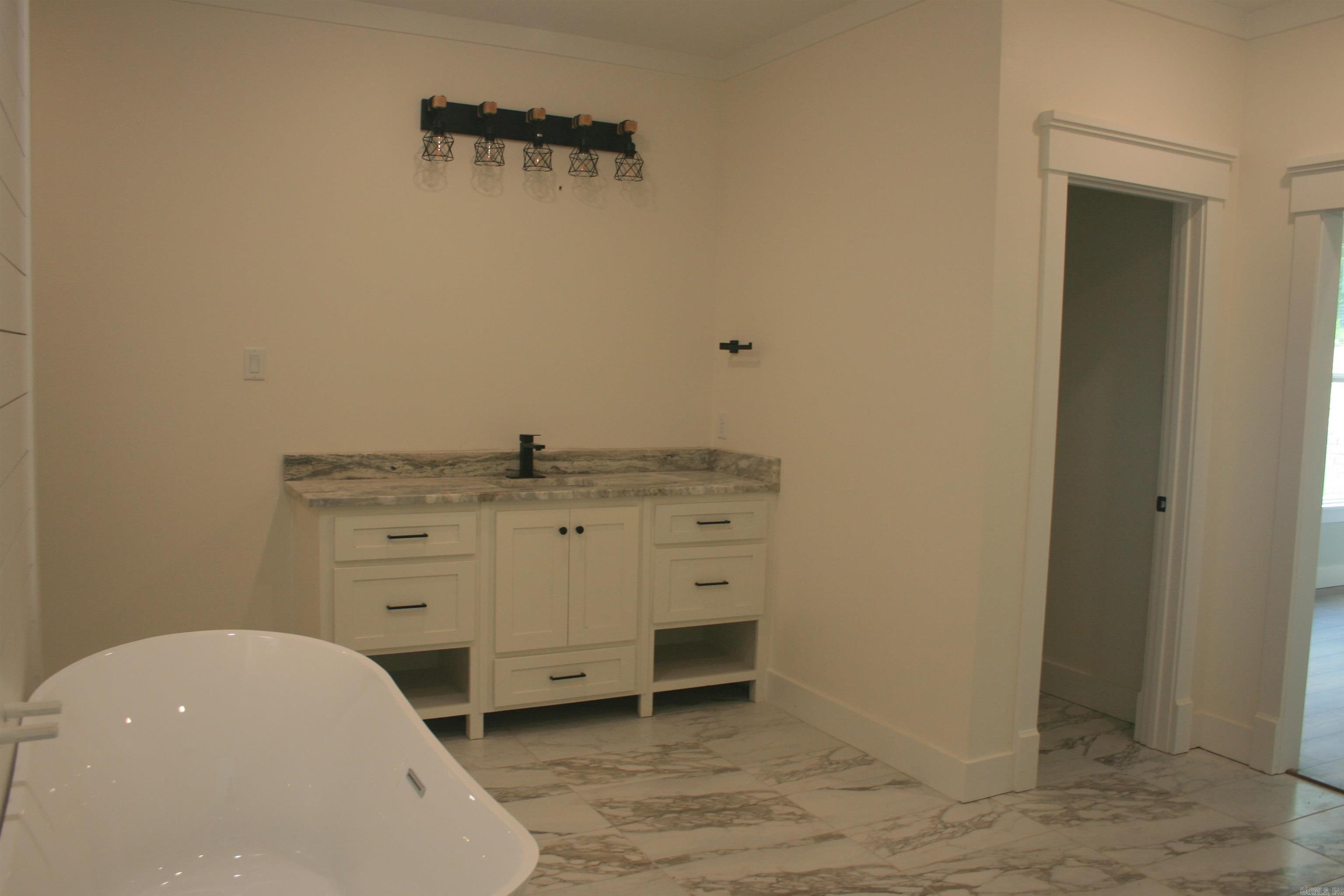 CREEKSIDE - Residential