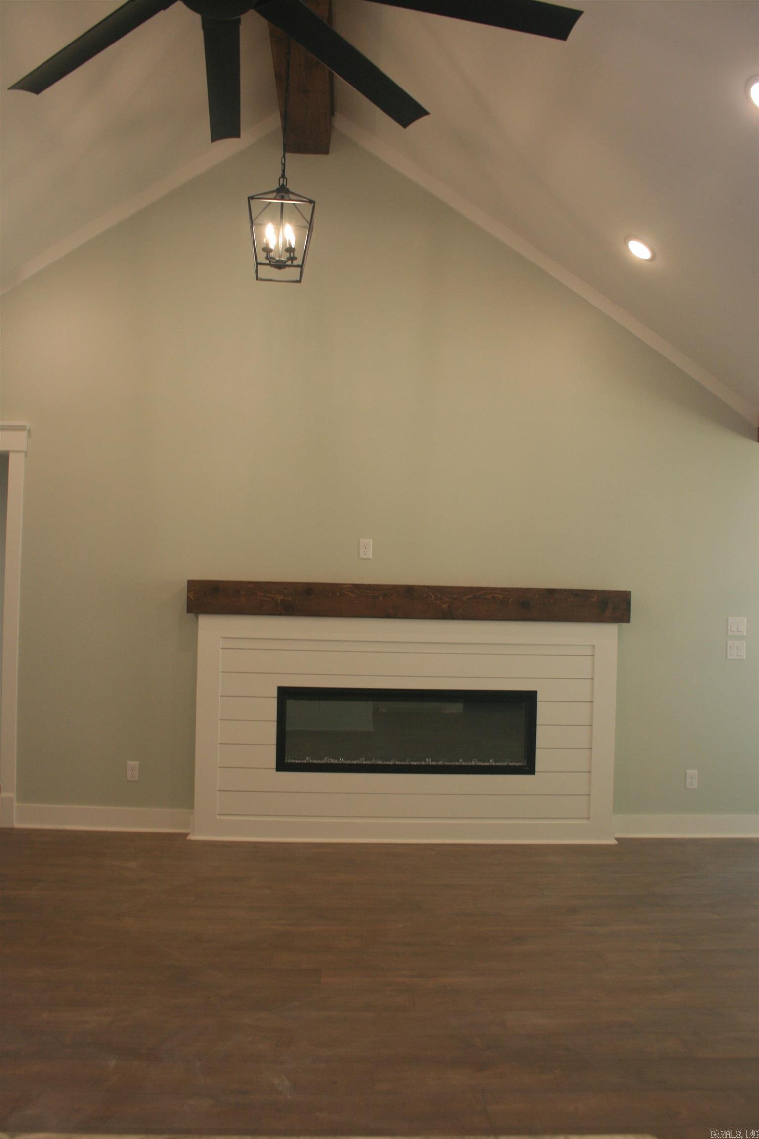 CREEKSIDE - Residential