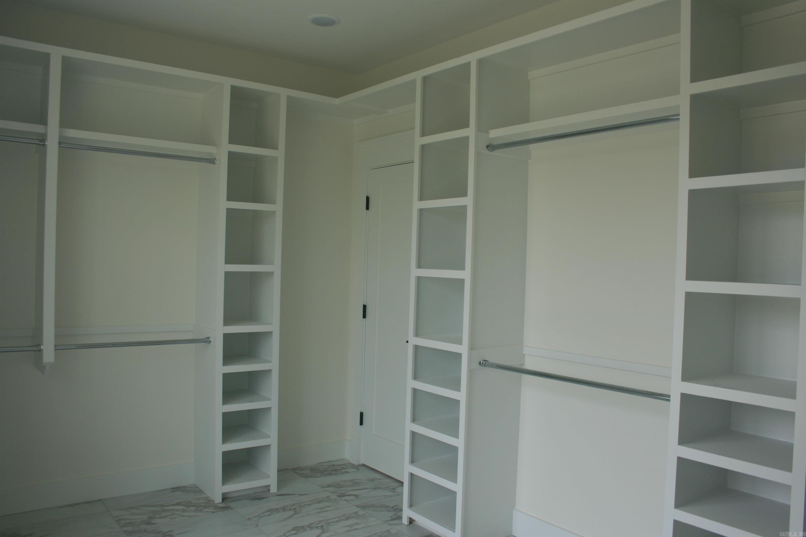 CREEKSIDE - Residential