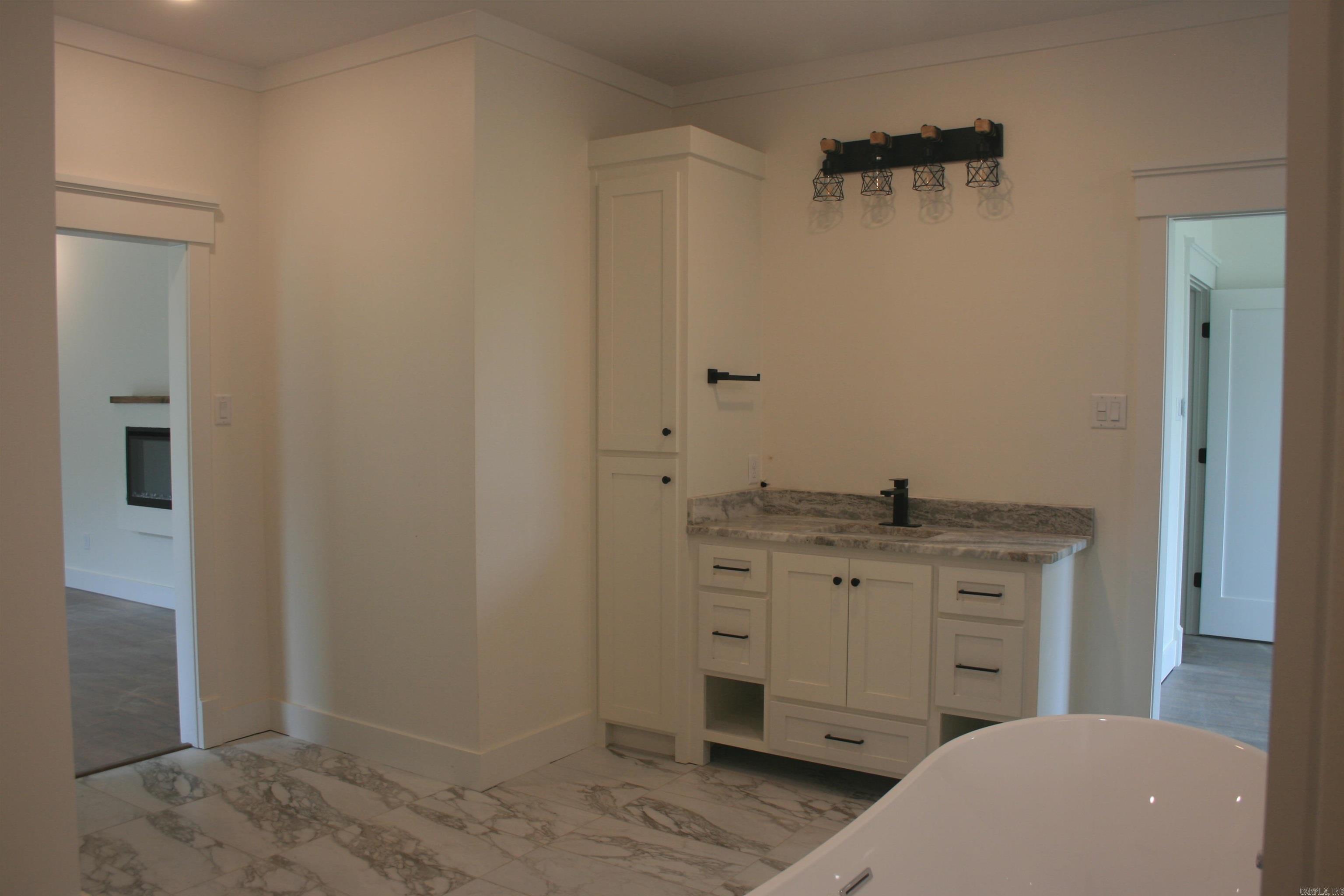 CREEKSIDE - Residential