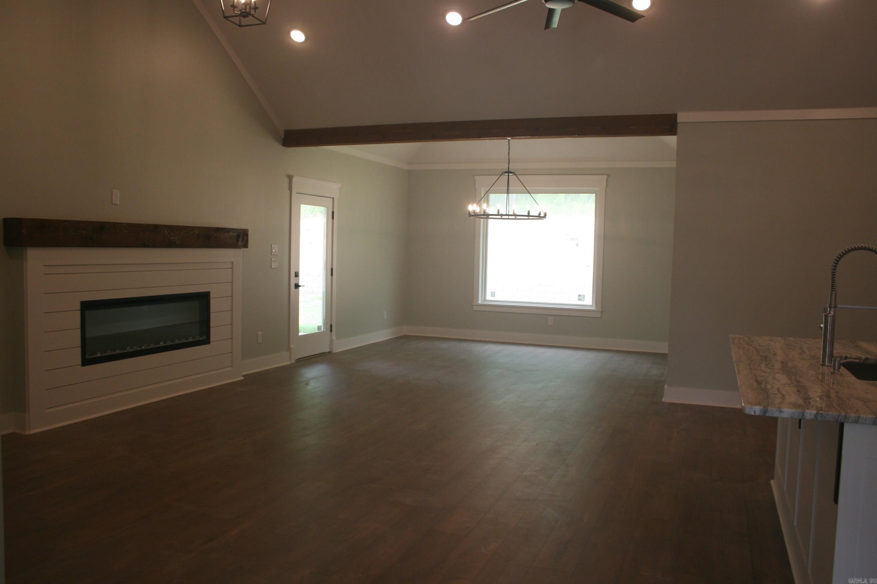 CREEKSIDE - Residential