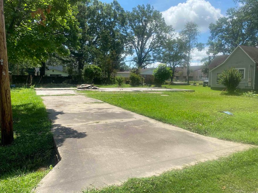 Looking to Build, perfect lot, slab, electrical, water and sewage is there for your new home. Give us a call today. Close to schools and the Highway.