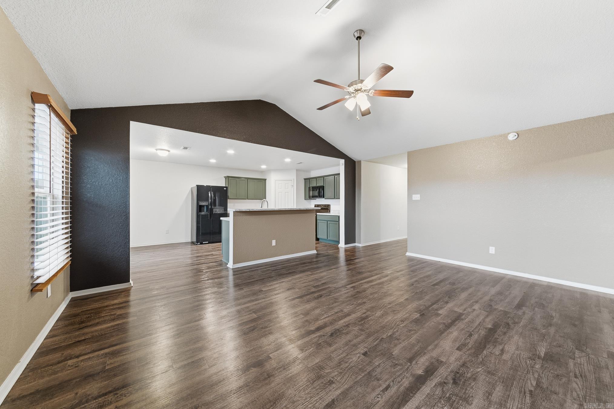 OAKLAND GROVE ESTATES - Residential Lease